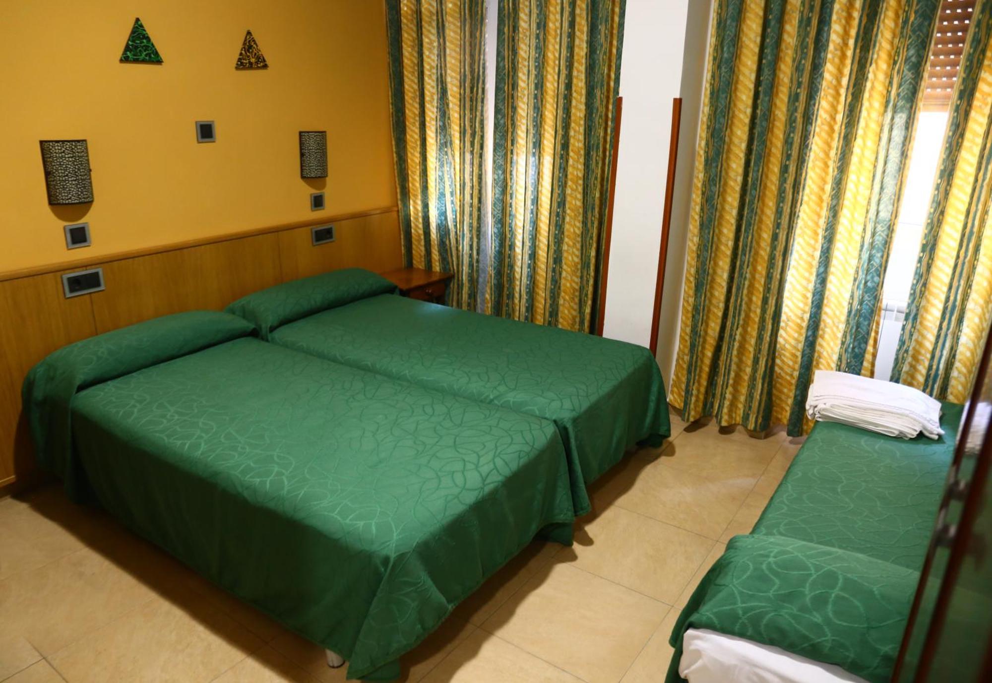 Hostal Muralla Plasencia Exteriér fotografie