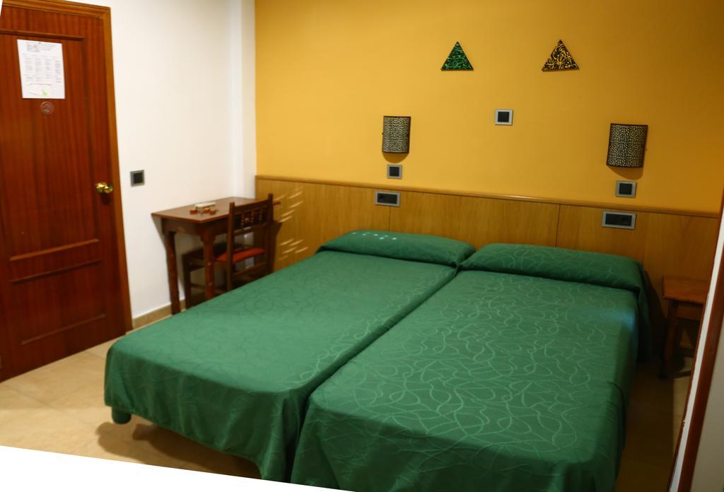 Hostal Muralla Plasencia Exteriér fotografie