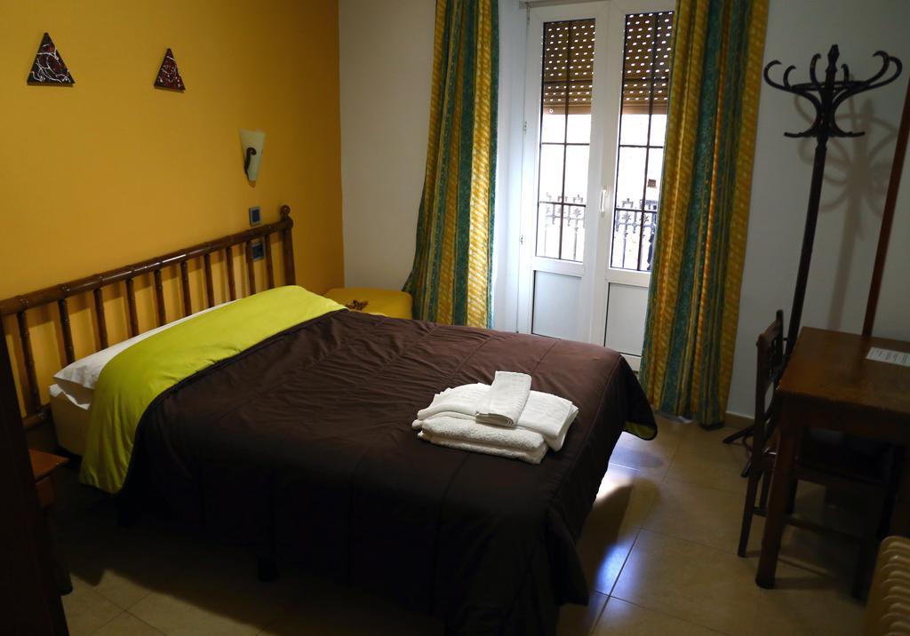 Hostal Muralla Plasencia Exteriér fotografie